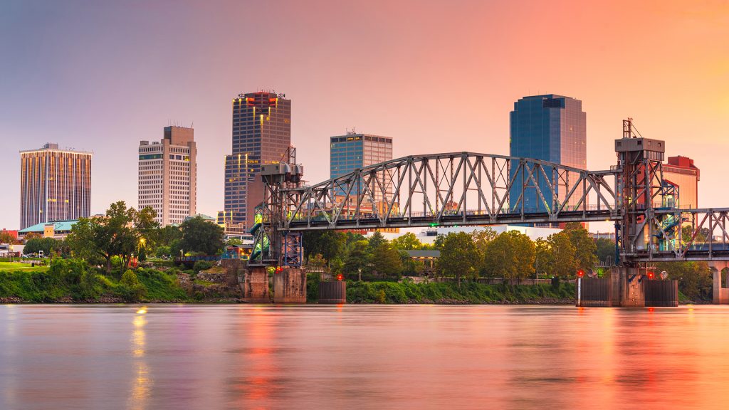 little,rock,,arkansas,,usa,skyline,on,the,river,at,twilight.